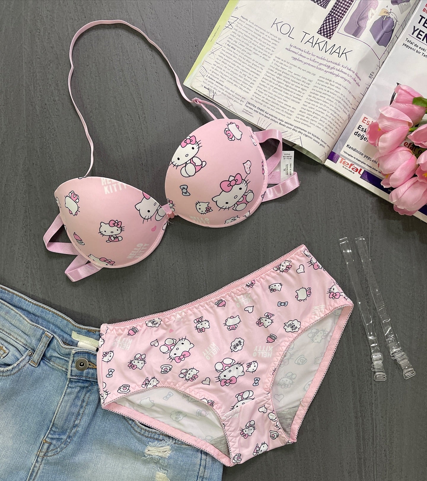 Flourish High Quality Front Open 4 In 1  Push-up Hello Kitty Print Adjustable Straps Bra Panty Set