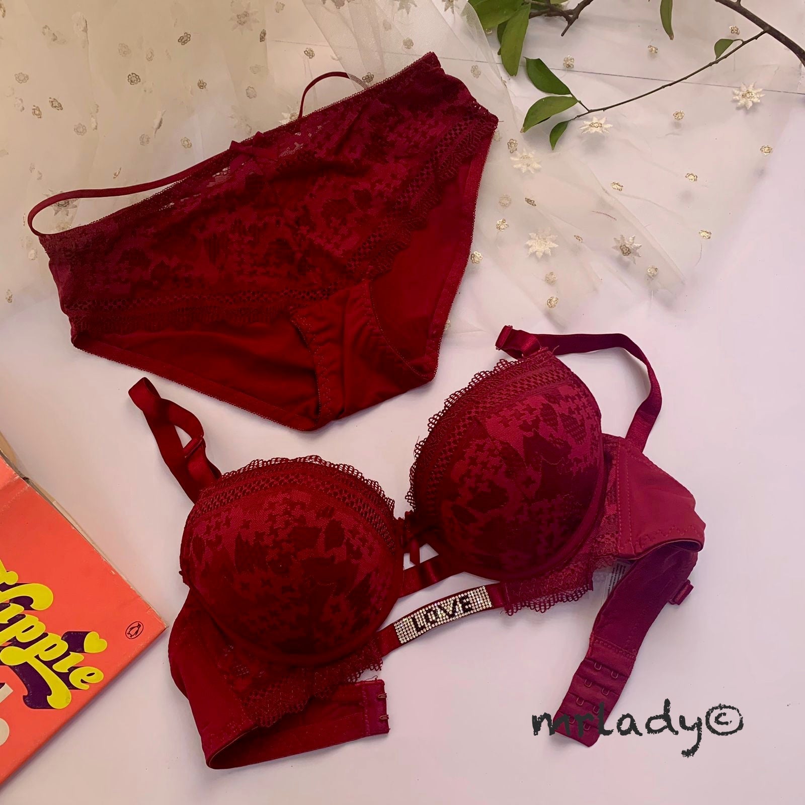 THIN PAD LIGHT PUSH UP LOVE BRA SET