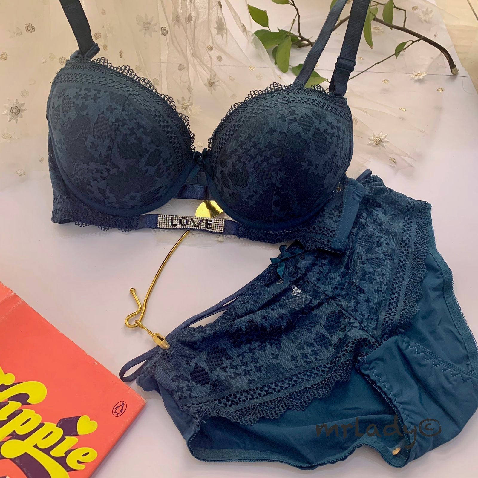 THIN PAD LIGHT PUSH UP LOVE BRA SET