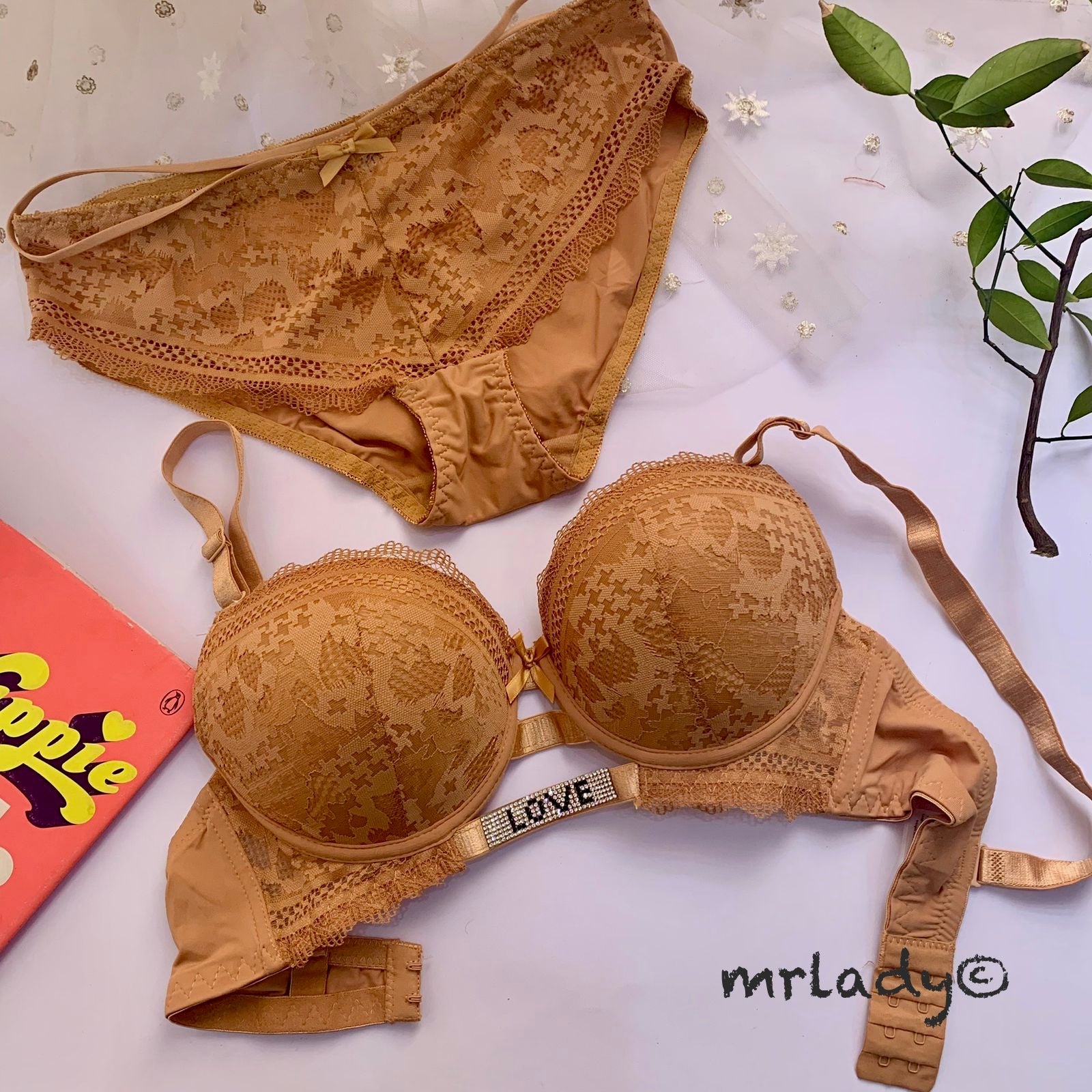 THIN PAD LIGHT PUSH UP LOVE BRA SET