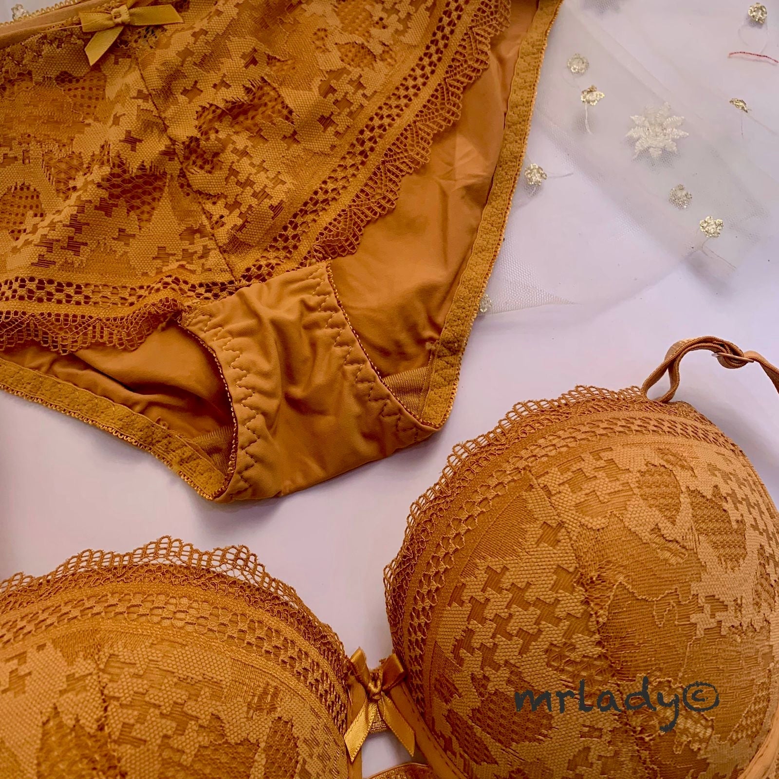 THIN PAD LIGHT PUSH UP LOVE BRA SET